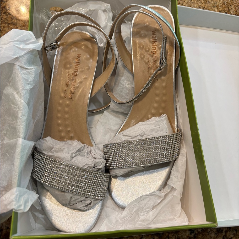 NIB - Silver Walking Cradles evening sandals - Picture 4 of 7